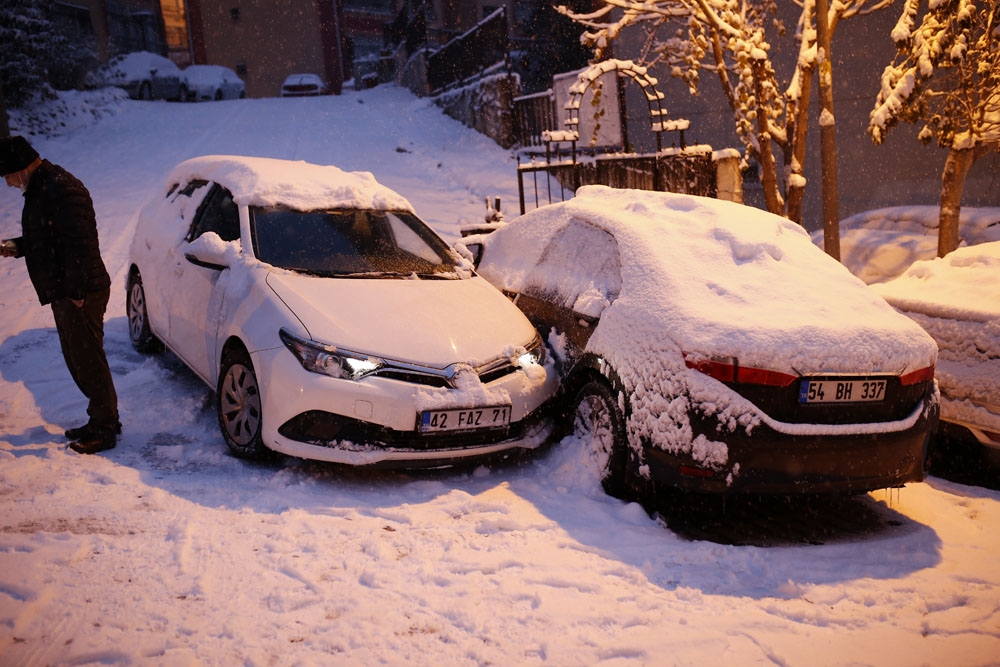 İstanbul’da kar yağışı vatandaşlara zor anlar yaşattı