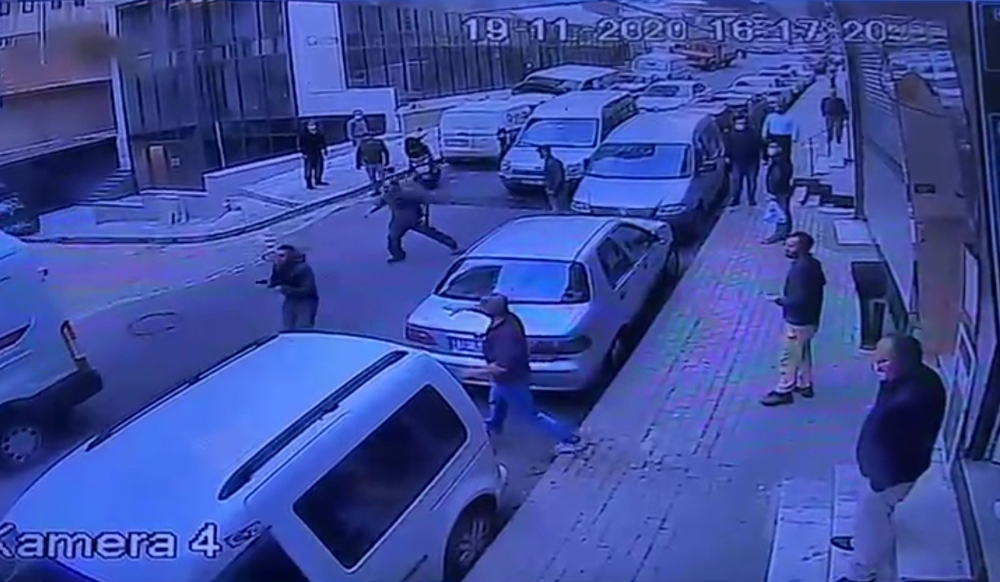 İstanbul’da kendisine çarpan sürücüye kurşun yağdıran maganda tutuklandı