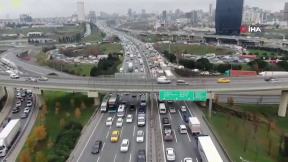 İstanbul’da kısıtlama öncesi trafik kilitlendi: Yoğunluk yüzde 60’lara ulaştı
