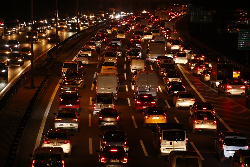İstanbul’da kısıtlama öncesi trafik kilitlendi: Yoğunluk yüzde 72’lere ulaştı