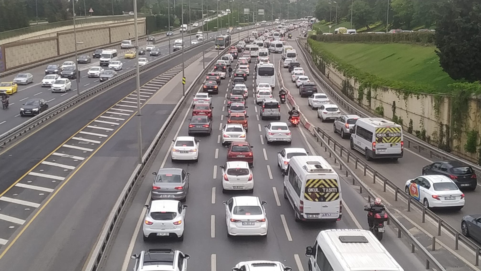 İstanbul’da kısıtlama sonrası ilk iş gününde trafik yoğunluğu