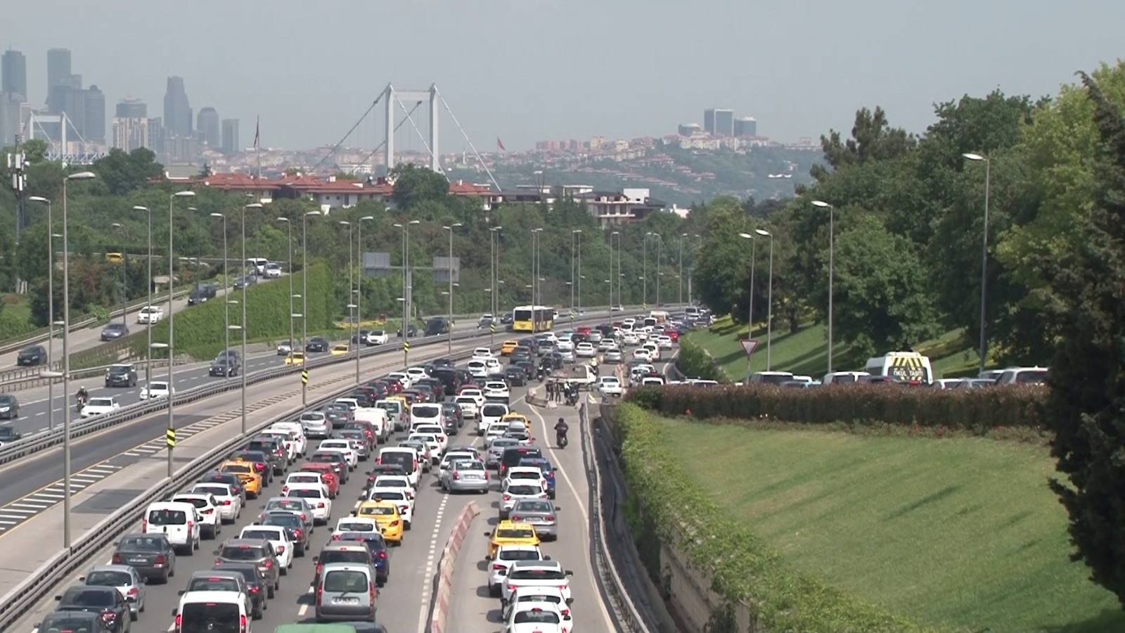 İstanbul’da kısıtlamasız ilk cumartesinde trafik yoğunluğu