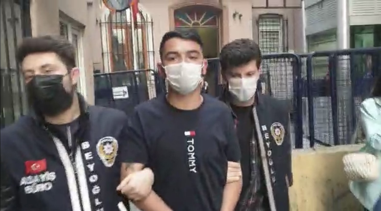 İstanbul’da korkunç cinayet: Su vermedi diye kalbinden bıçakladı