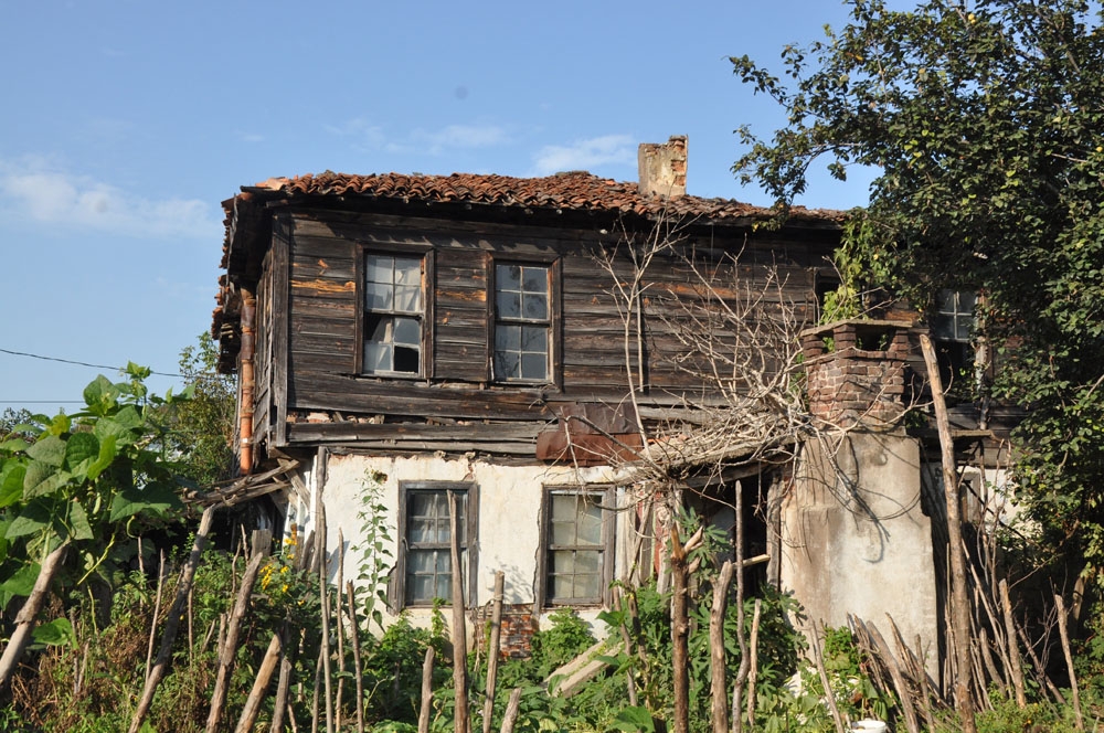 İstanbul’da köylerine gelenler virüs nedeniyle şehir merkezindeki evlerine dönmüyor