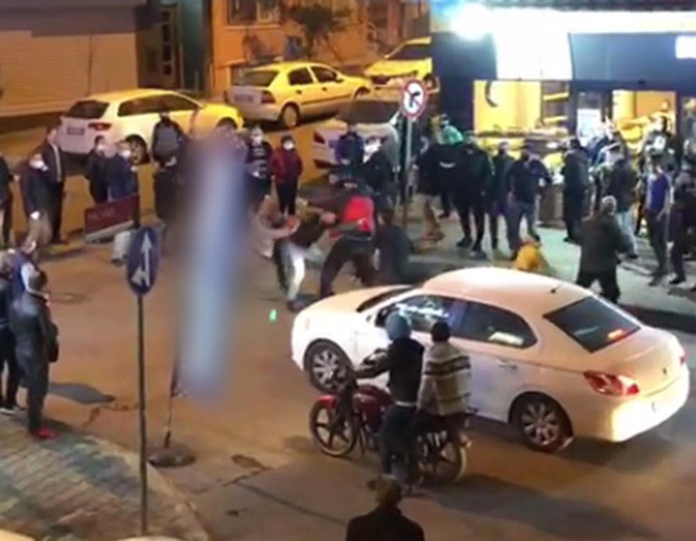 İstanbul’da market ve fırın kuyruğundaki vatandaşlar birbirine girdi