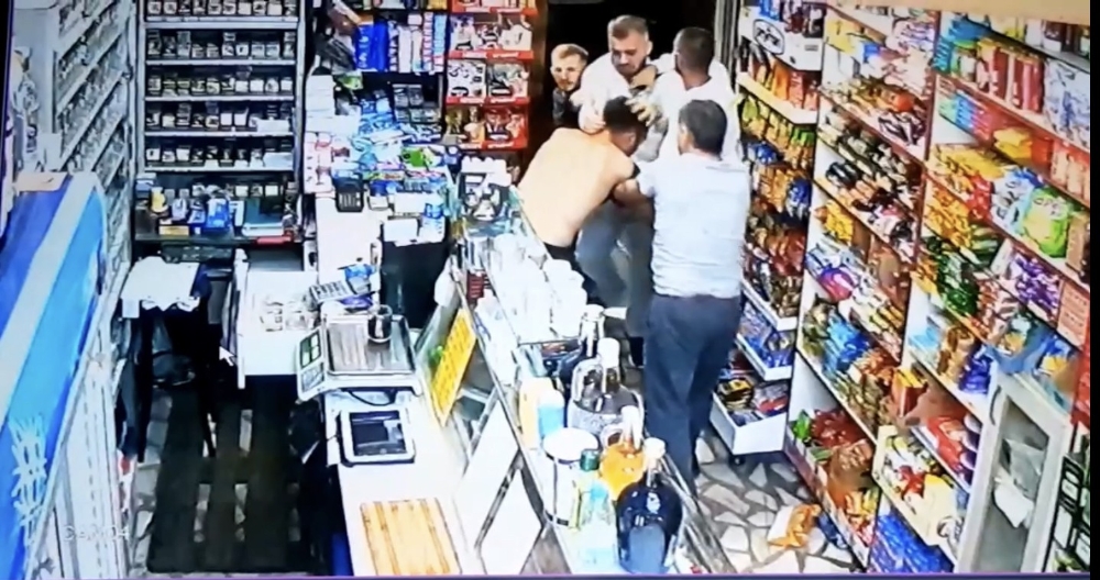 İstanbul’da marketi soyan gaspçıya meydan dayağı kamerada