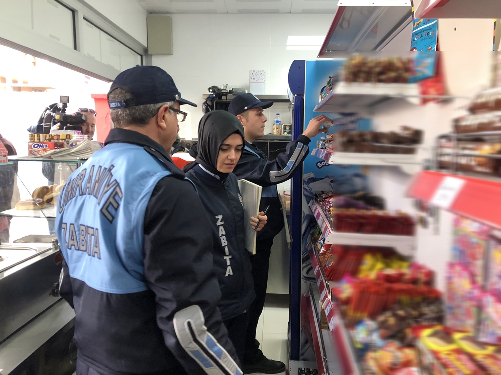 İstanbulda Okul Kantinlerinde Şırınga Çikolata Denetimi