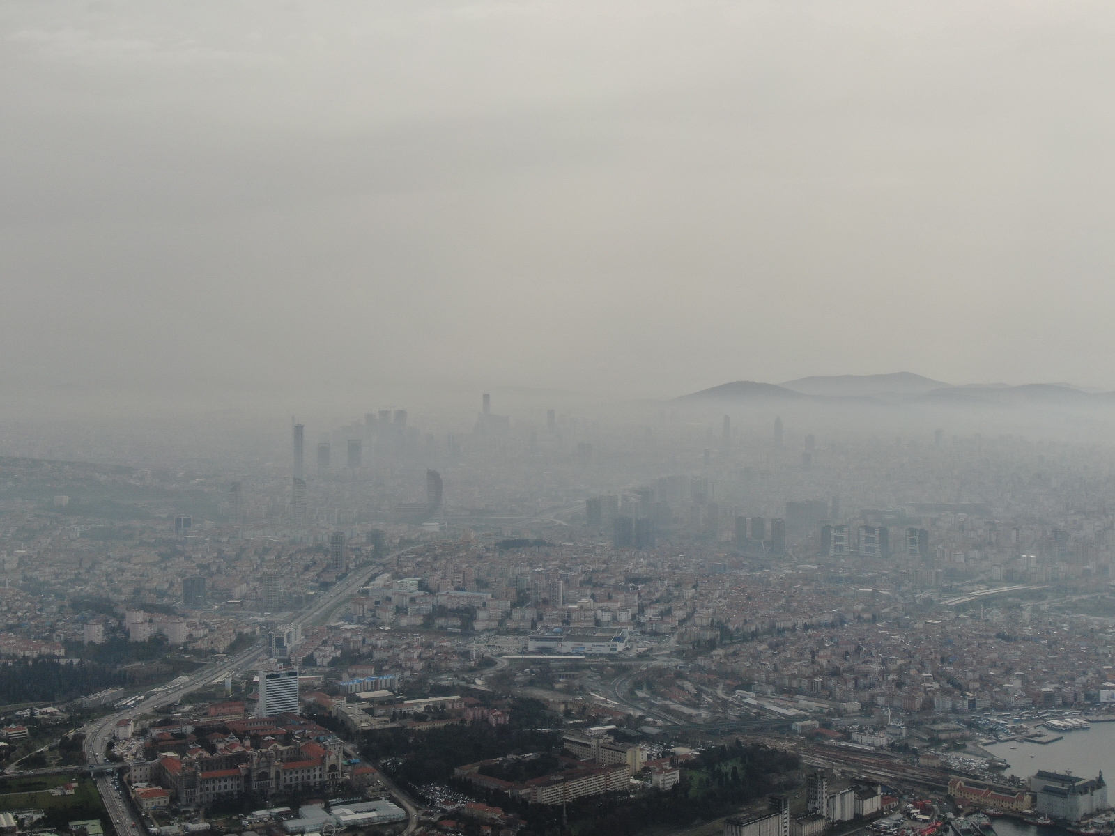 İstanbul’da sabah saatlerinde sis etkili oldu