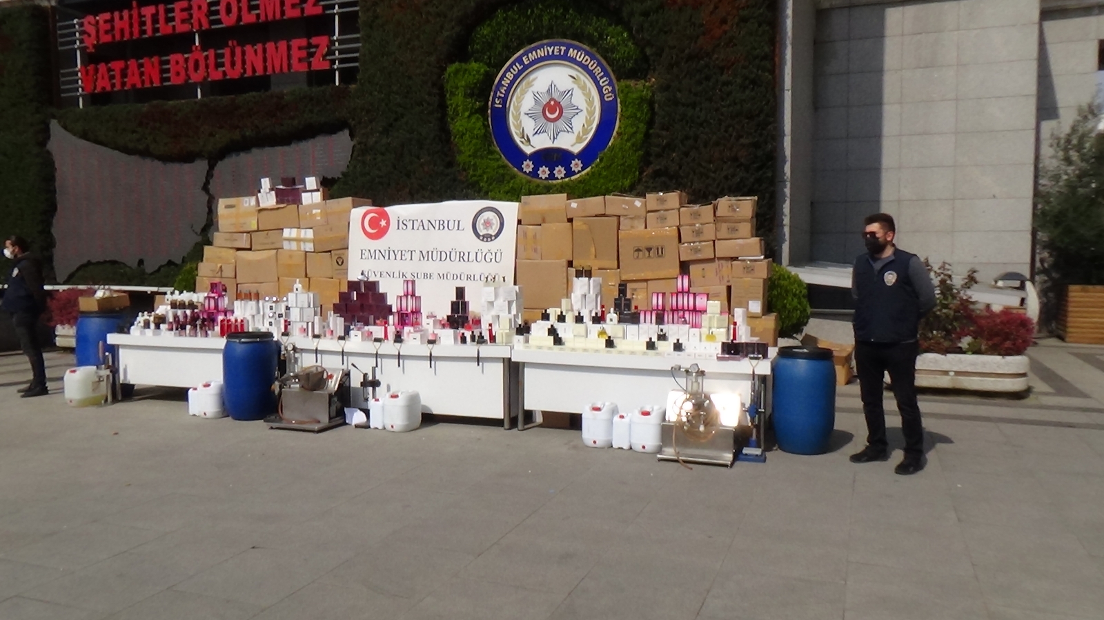 İstanbul’da sahte parfüm operasyonu: 21 bin şişe taklit ürün ele geçirildi