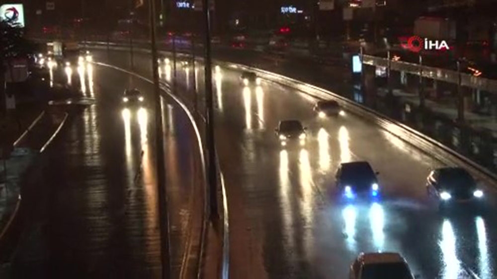 İstanbul’da şiddetli yağış etkili oluyor