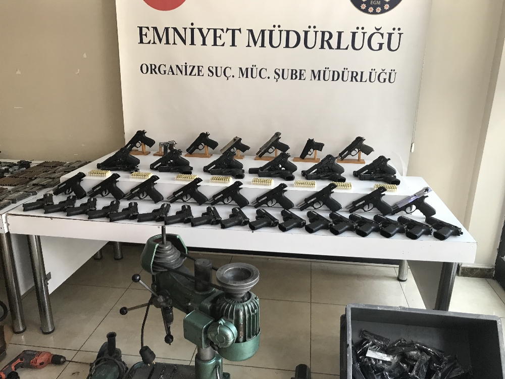 İstanbul’da silah kaçakçılığı operasyonu: 73 tabanca ele geçirildi