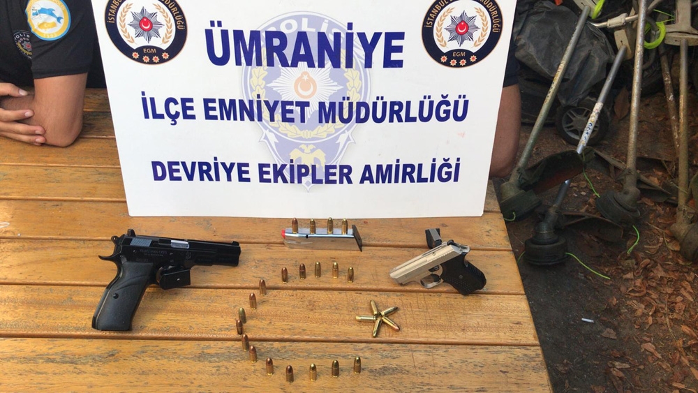 İstanbul’da sokakta uyuşturucu satan şahıslara operasyon