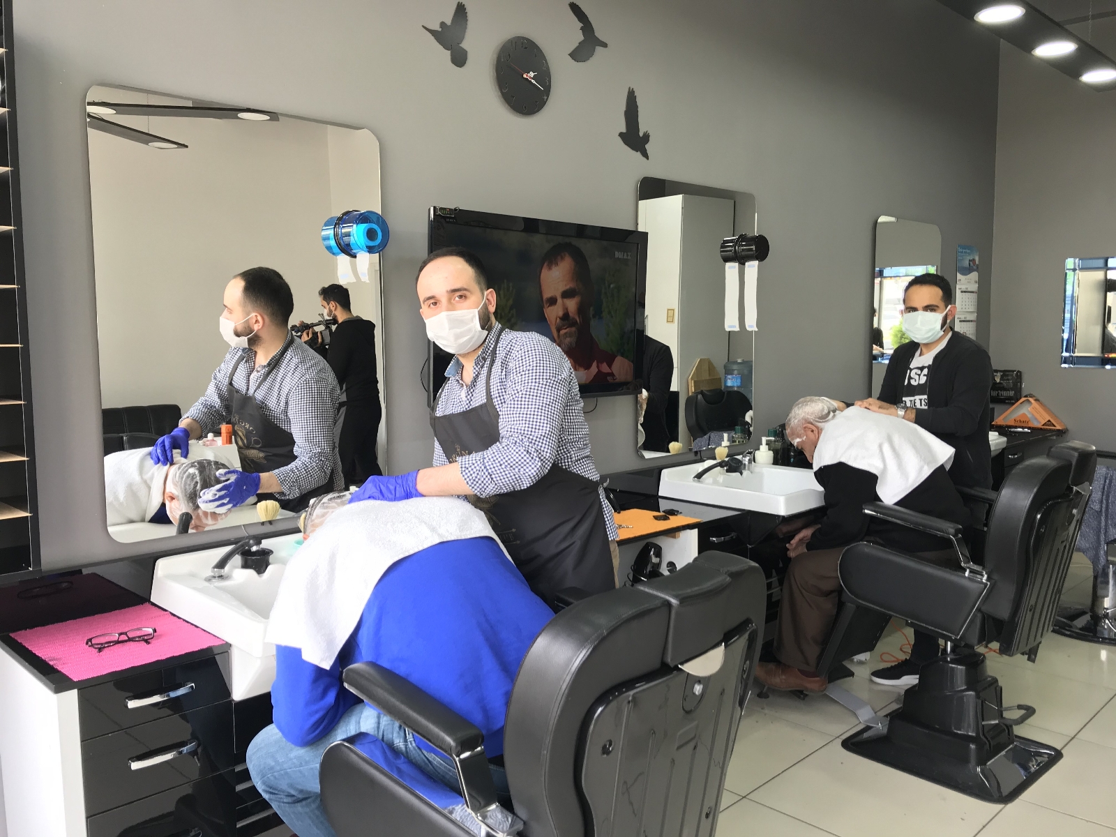 İstanbul’da tam kapanma öncesi kuaförlerde bayram traşı yoğunluğu