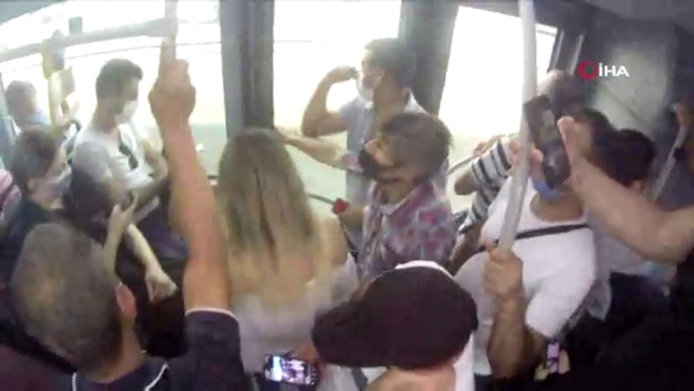 İstanbul’da toplu taşımada tıka basa yoğunluk