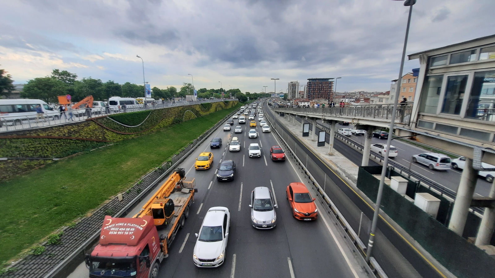 İstanbul’da trafik durma noktasına geldi, yoğunluk yüzde 81 seviyesine ulaştı