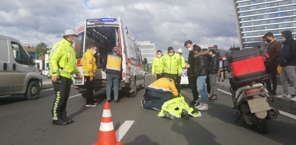İstanbul’da trafik polisinden yaralı genç kıza insanlık örneği