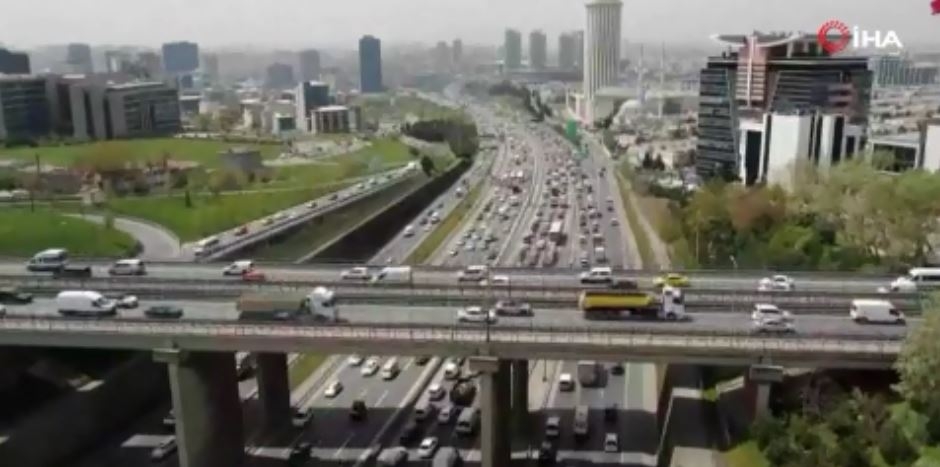 İstanbul’da trafik yoğunluğu devam ediyor