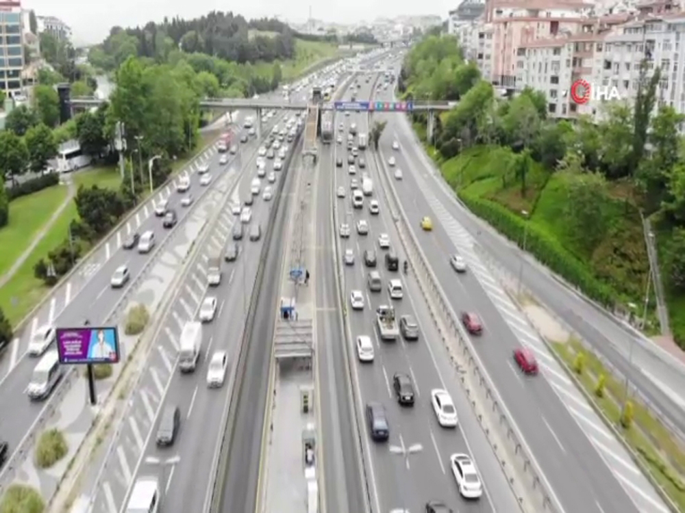 İstanbul’da trafik yoğunluğu drone ile görüntülendi