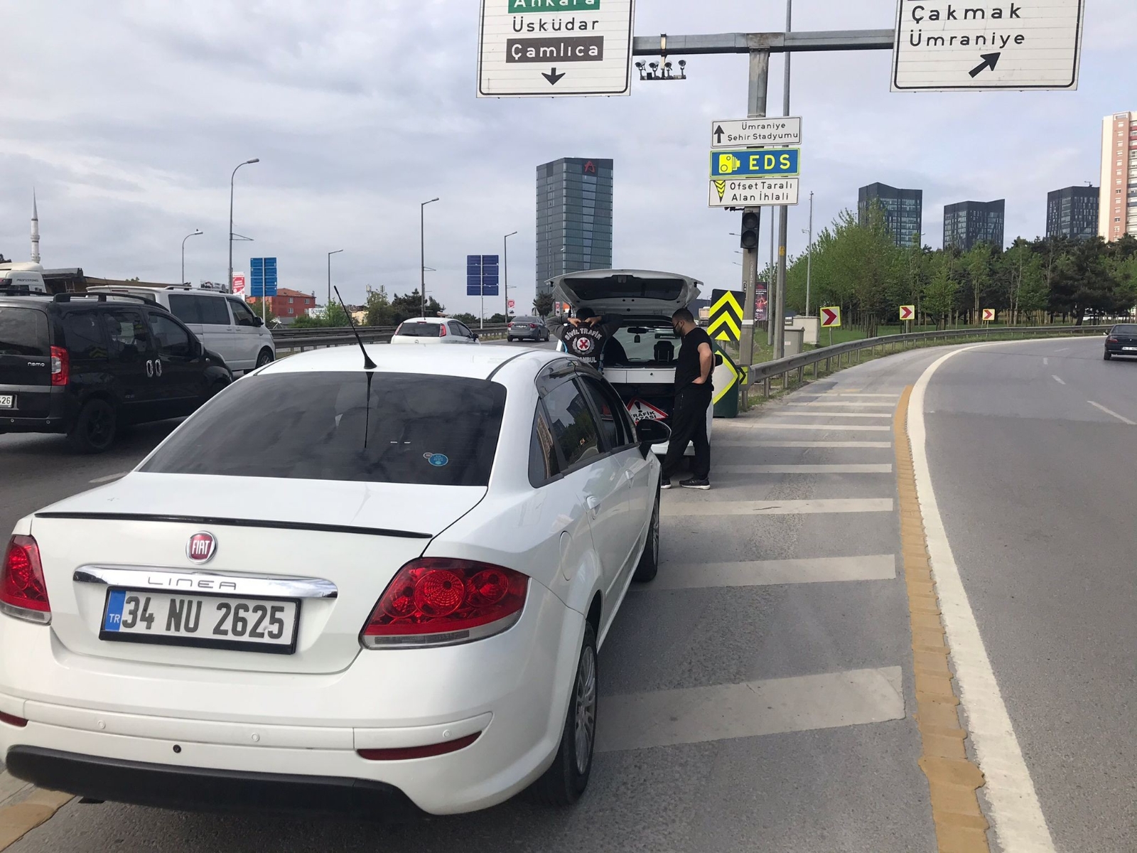 İstanbul’da trafikte tehlike saçan 10 sürücüye 17 bin 508 TL ceza