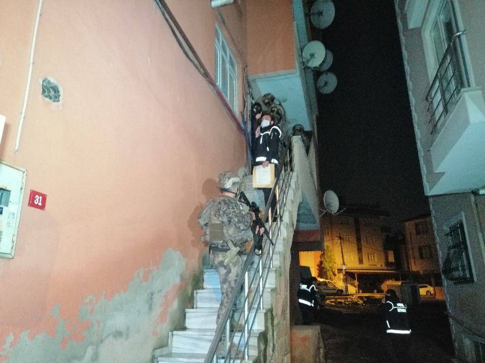 İstanbul’da uyuşturucu satıcılarına şafak operasyonu
