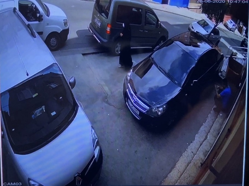 İstanbul’da vatandaşın yarı çıplak kapkapççıları kovaladığı anlar kamerada