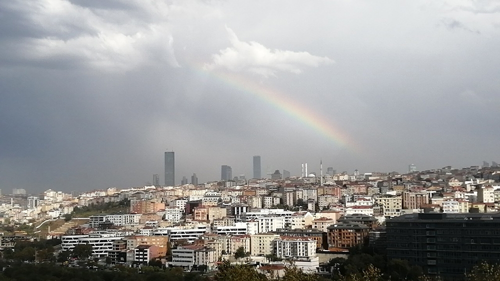 İstanbul’da yağış sonrası gök kuşağı sürprizi