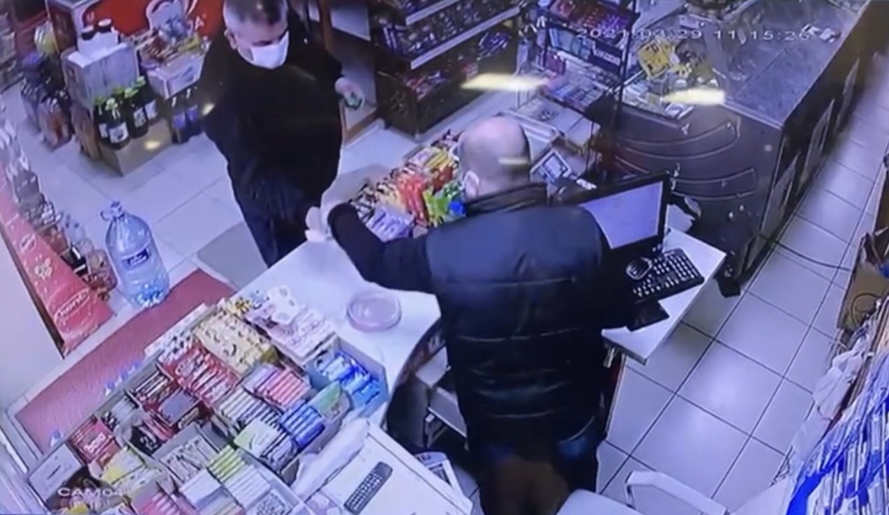 İstanbul’da yarım milyonluk vurgun yapan “mendilci” çetesi çökertildi