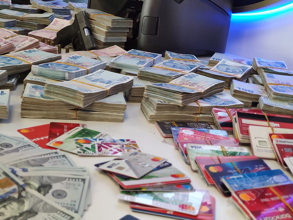 İstanbul’da yasa dışı bahis operasyonu: 1 milyon 360 bin TL ele geçirildi