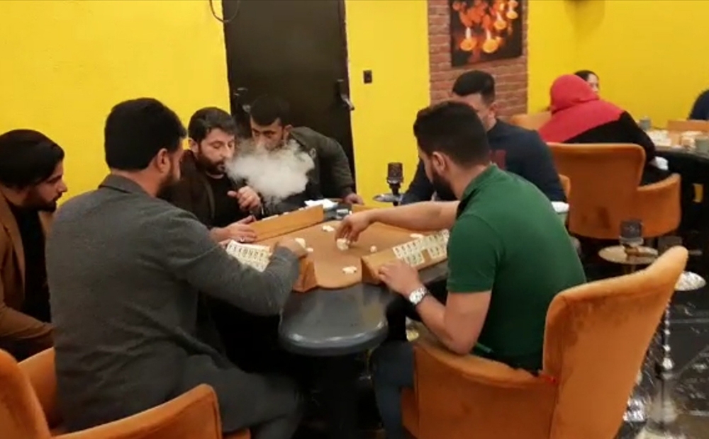 İstanbul’da yasağı delen işletmelere polis baskını kamerada