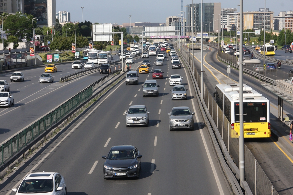 İstanbul’da yaya ve araç trafiği hareketliliği