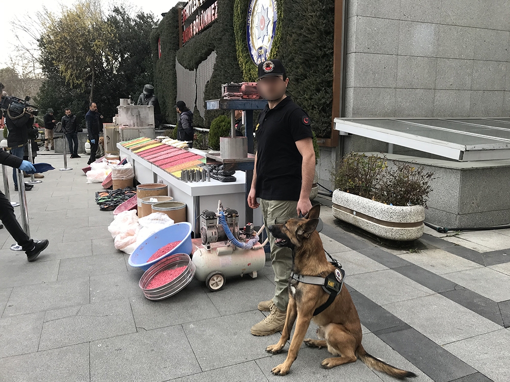 İstanbul’da yüklü miktarda uyuşturucu hap ele geçirildi