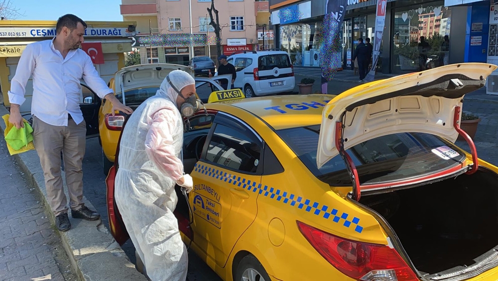 İstanbul’daki taksilerde korona virüse karşı dezenfekte çalışması