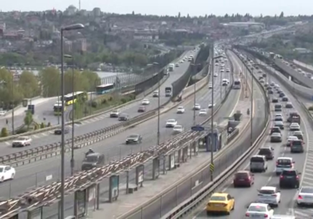 İstanbullu evinde kalmadı, trafik eski günlerine döndü