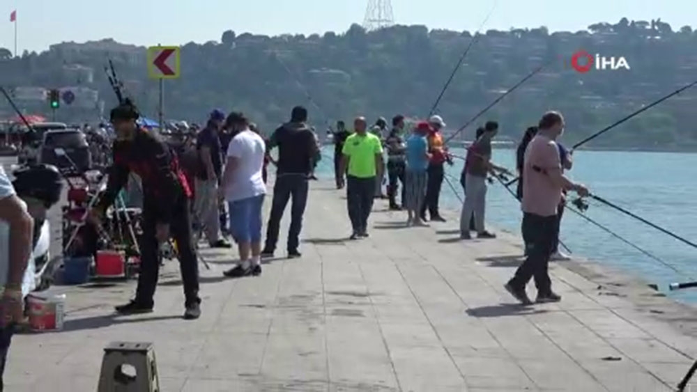 İstanbullular sahile akın etti, yoğunluk havadan görüntülendi