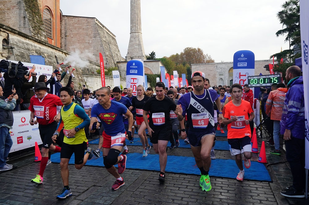 İstanbullular Tarih İle İç İçe Koştu