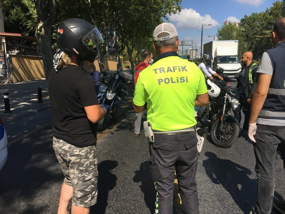 İstanbul’ta trafik kontrollerinde ceza yağdı