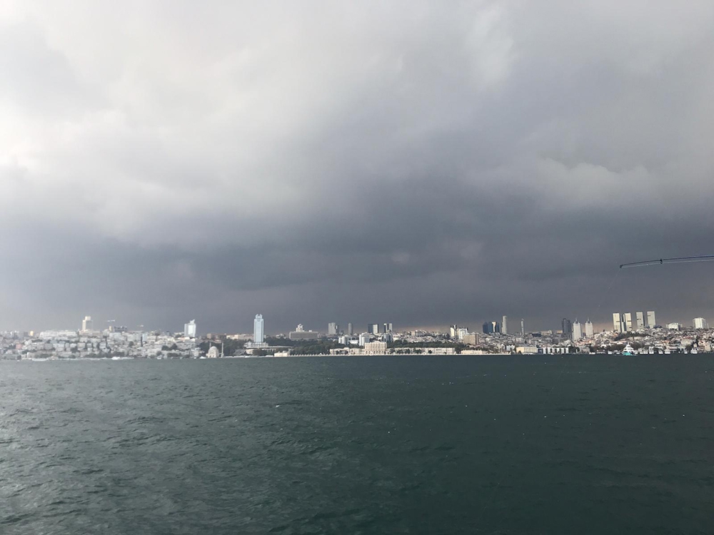 İstanbul’u kara bulutlar sardı