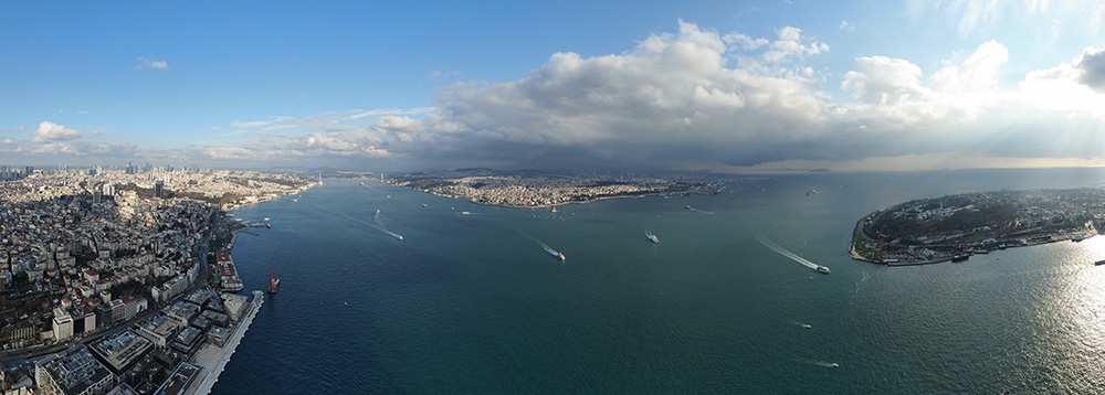 İstanbul’un bir yakasında güneş bir yakasında kar var