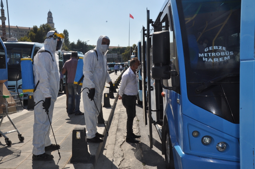 İstanbul’un en uzun minibüs hattına dezenfektan üniteleri yerleştirildi