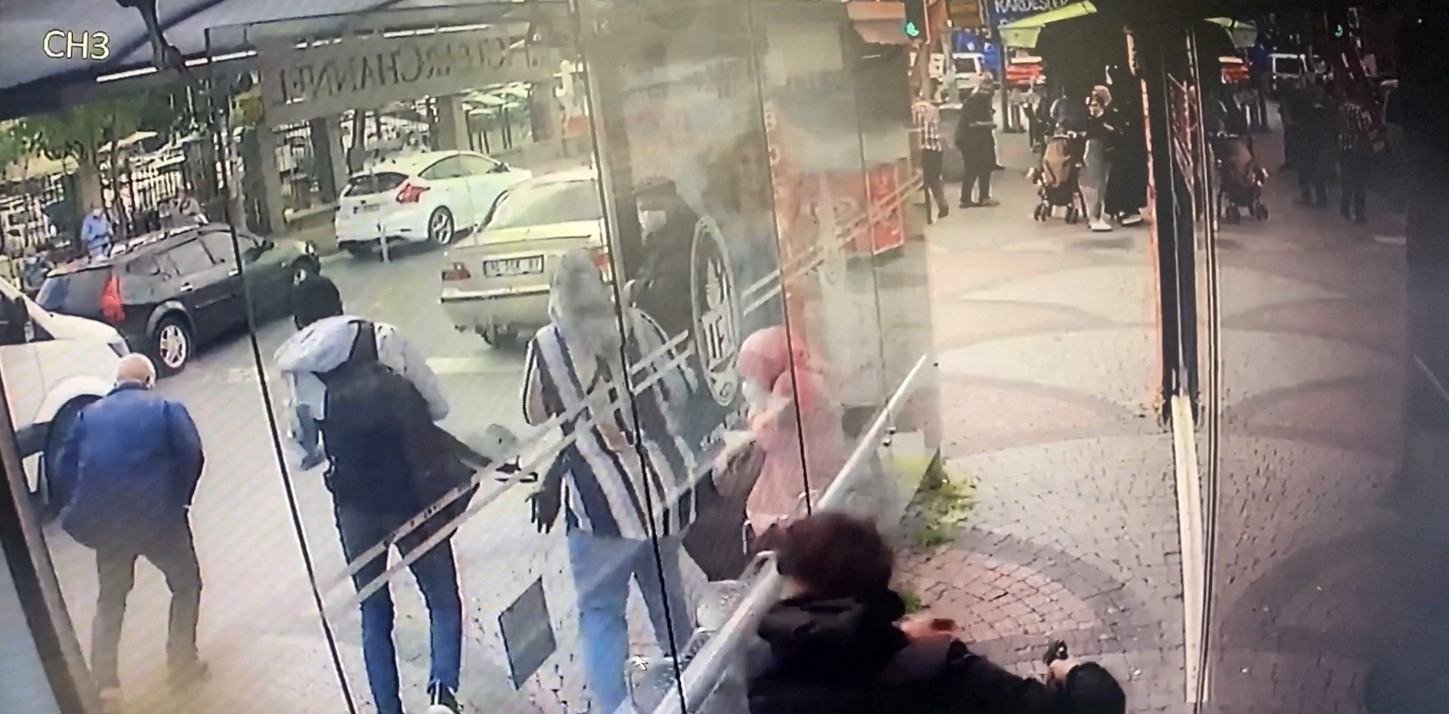 İstanbul’un göbeğinde dehşet anları kamerada: “Ölüyorum, taksi çağırın”