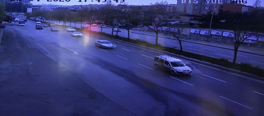 İstanbul’un göbeğinde feci zincirleme kaza kamerada