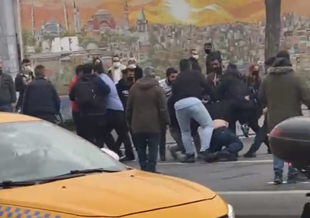 İstanbul’un göbeğinde kemerli kavga kamerada
