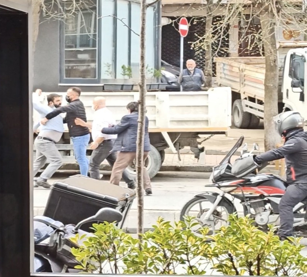 İstanbul’un göbeğinde taksici dehşeti kamerada