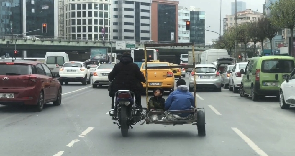 İstanbul’un göbeğinde tehlikeli yolculuk kamerada