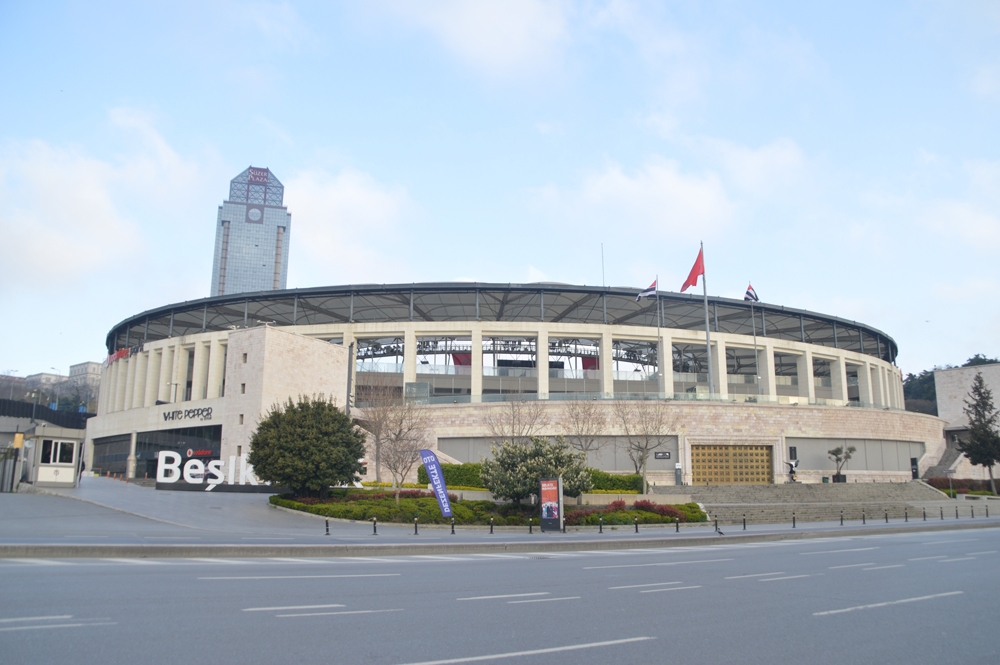 İstanbul’un meydanları boş kaldı