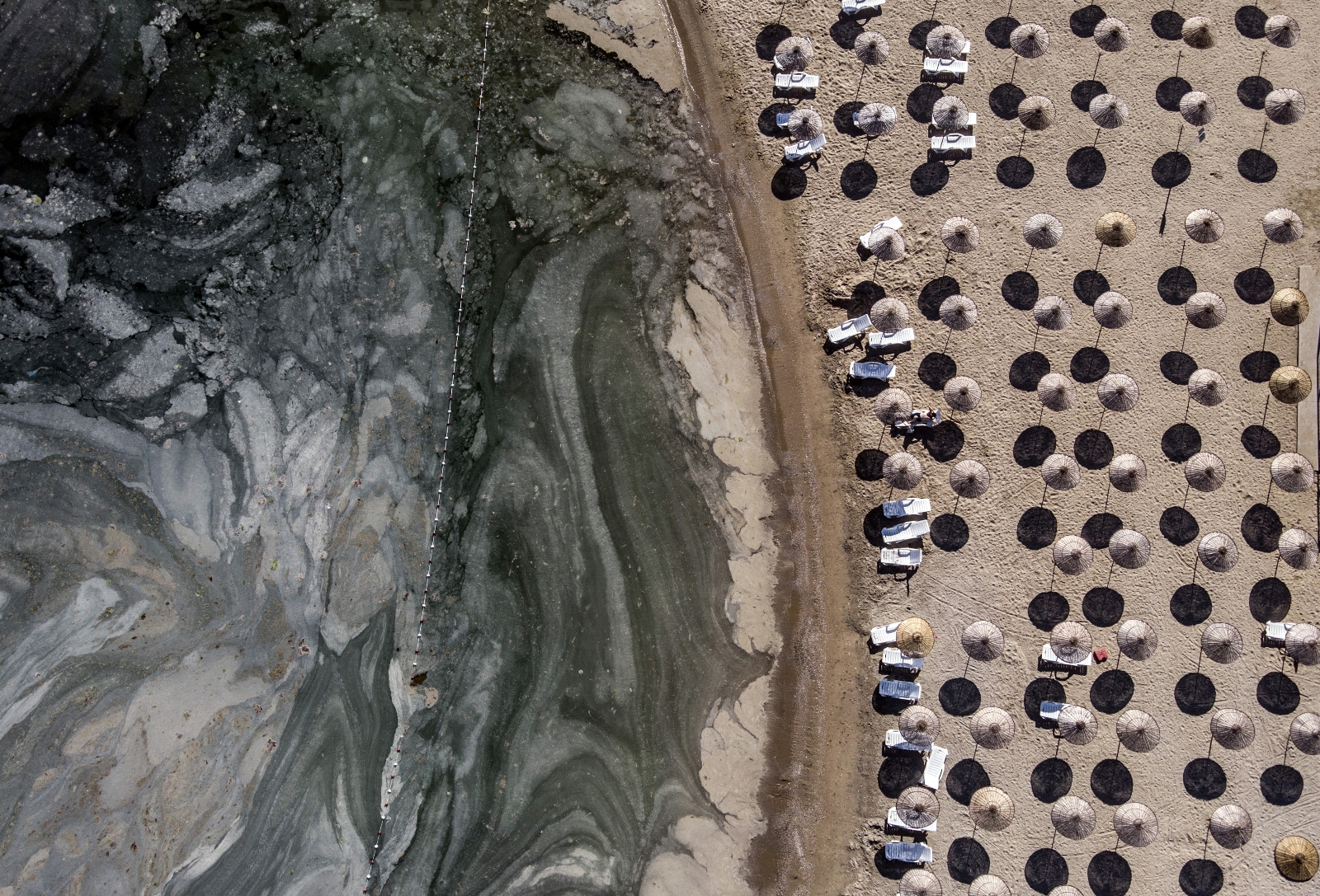İstanbul’un sahillerindeki musilaj istilasının son hali görüntülendi