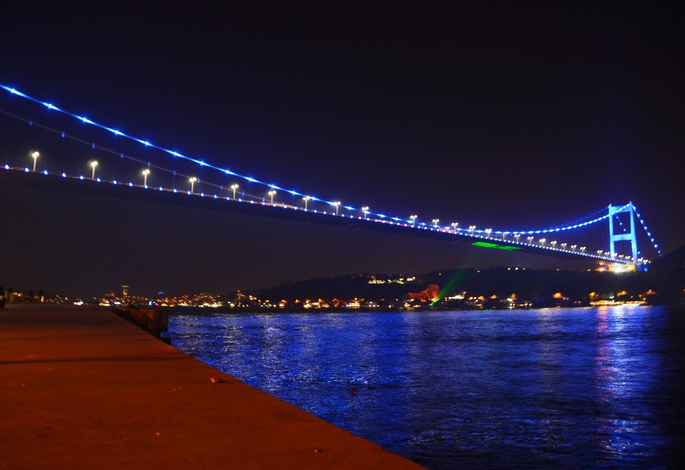 İstanbulun Simgeleri, Çocuklar İçin Maviye Büründü