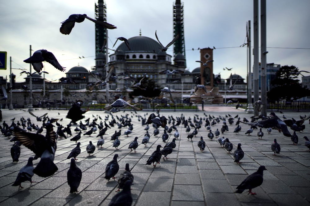 İstanbul’un sokaklarında korona virüs sessizliği
