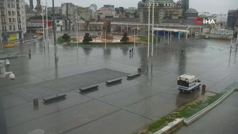 İstanbul’un tarihi meydanları boş kaldı