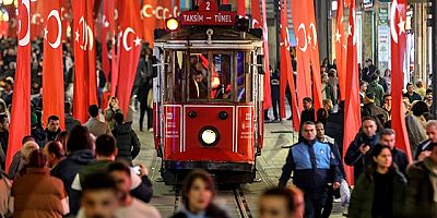 İstiklal Caddesi'nde bomba yasağı! Sokak müzisyenliği de yasaklandı
